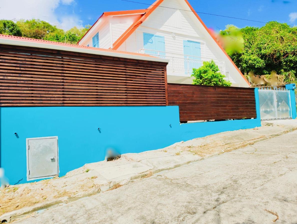 Location Maison Bleue Avec Piscine Privative Au Carbet Martinique 르 카르베 외부 사진