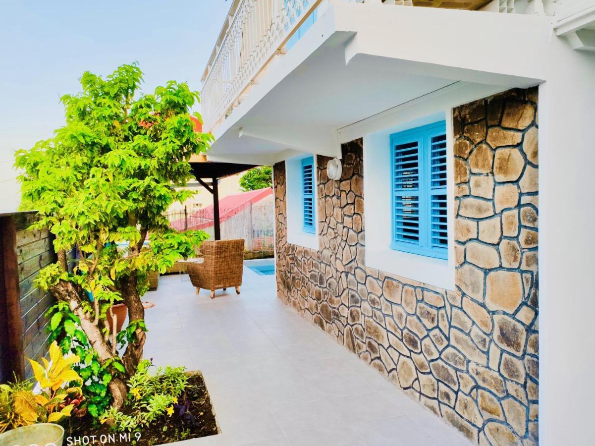 Location Maison Bleue Avec Piscine Privative Au Carbet Martinique 르 카르베 외부 사진
