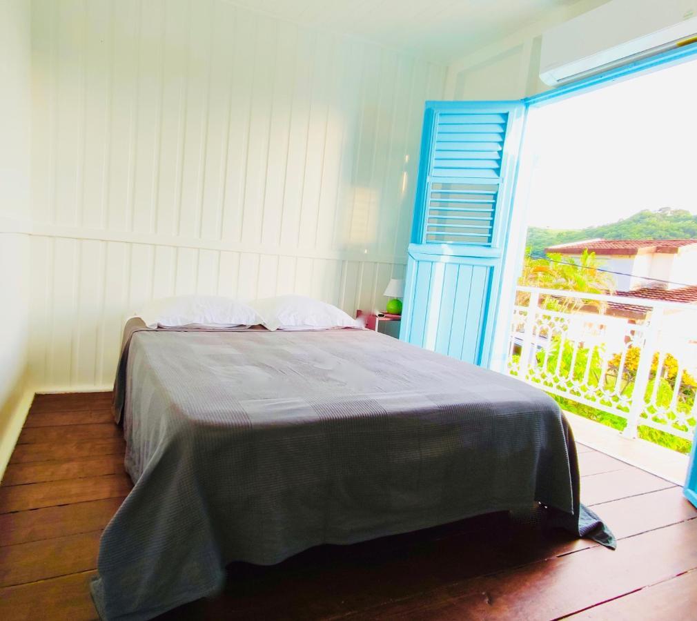 Location Maison Bleue Avec Piscine Privative Au Carbet Martinique 르 카르베 외부 사진