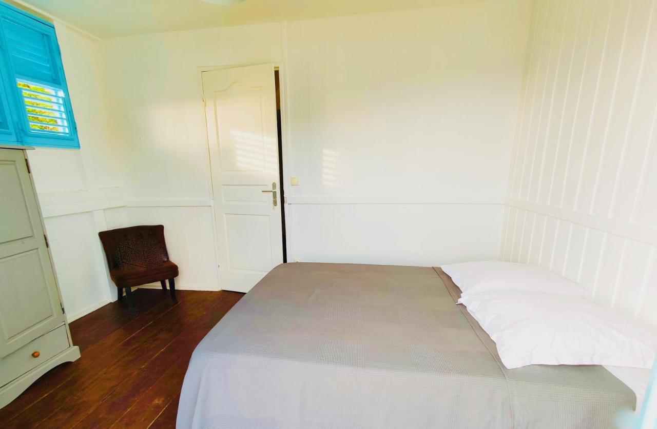Location Maison Bleue Avec Piscine Privative Au Carbet Martinique 르 카르베 외부 사진