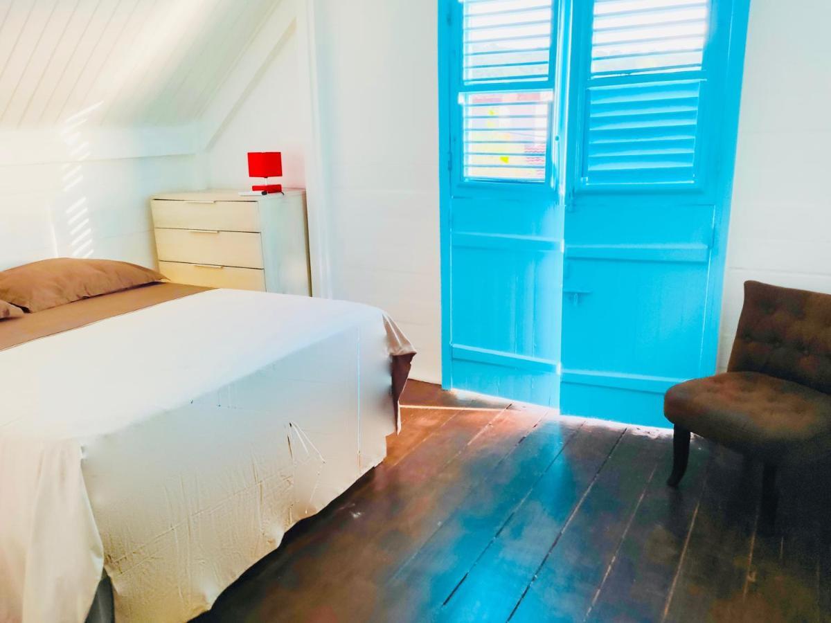 Location Maison Bleue Avec Piscine Privative Au Carbet Martinique 르 카르베 외부 사진