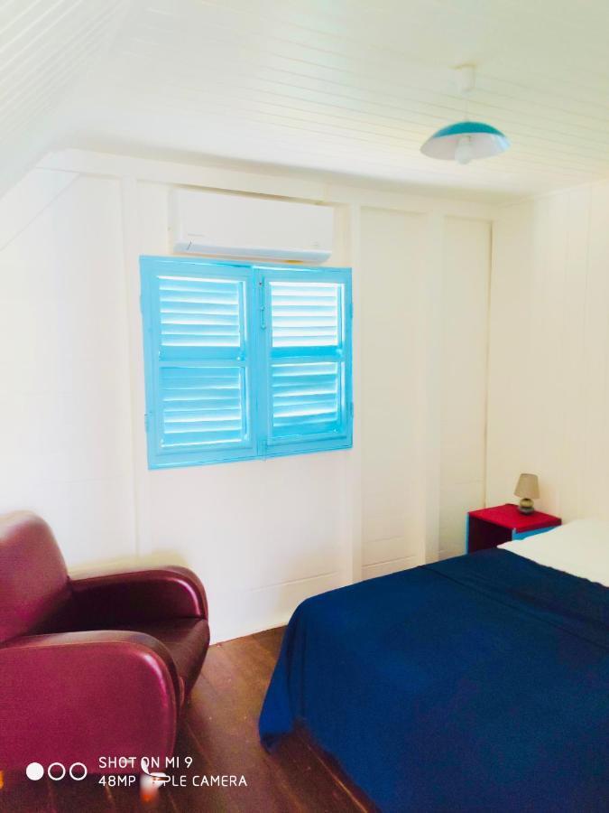 Location Maison Bleue Avec Piscine Privative Au Carbet Martinique 르 카르베 외부 사진